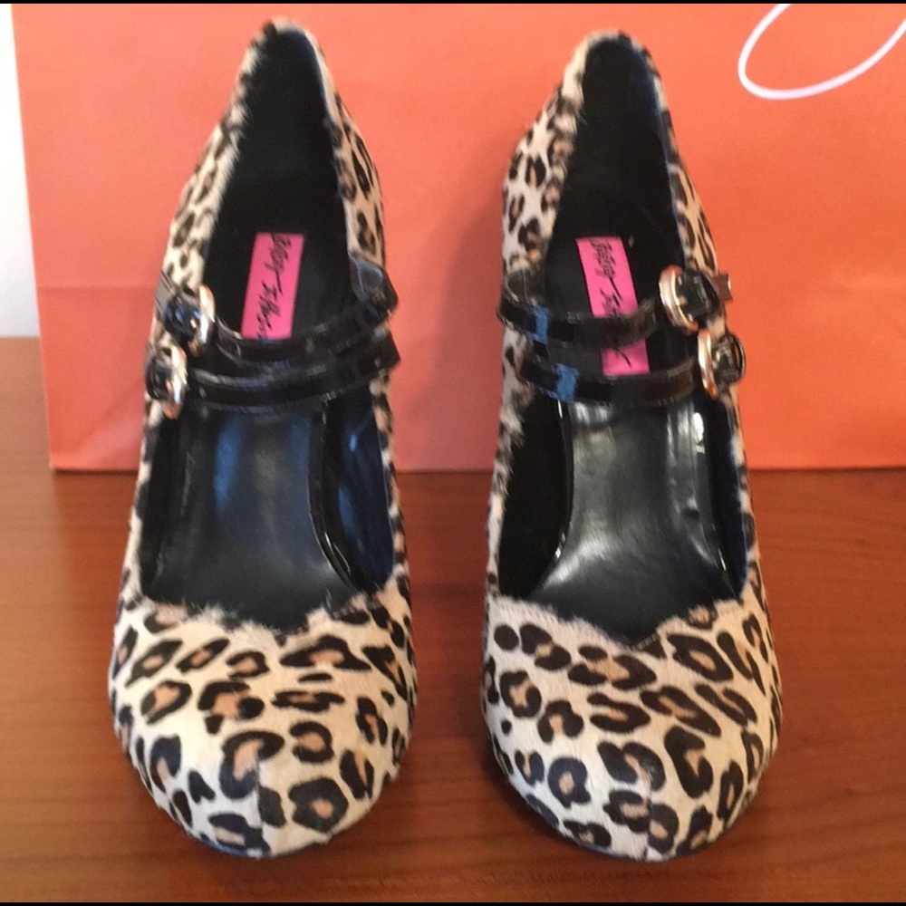 ⭐️BETSEY JOHNSON COW HAIR HEELS 💯AUTHENTIC - Picture 5 of 9